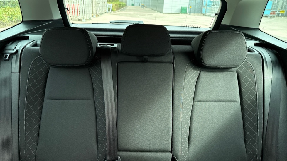 Skoda Karoq 1.5 TSI SE Technology 5dr DSG Petrol Estate - Image 15