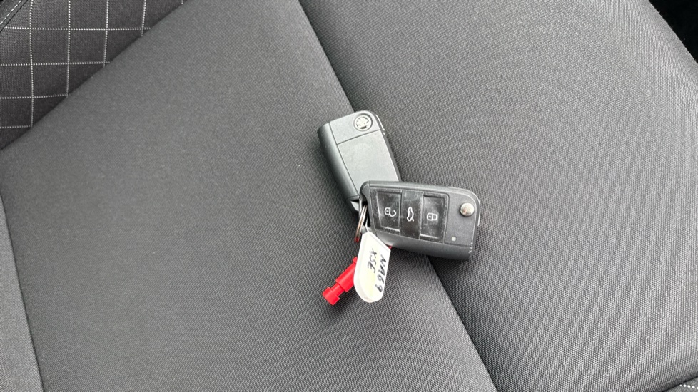 Skoda Karoq 1.5 TSI SE Technology 5dr DSG Petrol Estate - Image 20