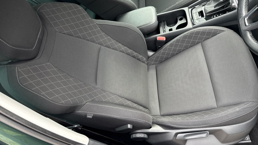 Skoda Karoq 1.5 TSI SE Technology 5dr DSG Petrol Estate - Image 33