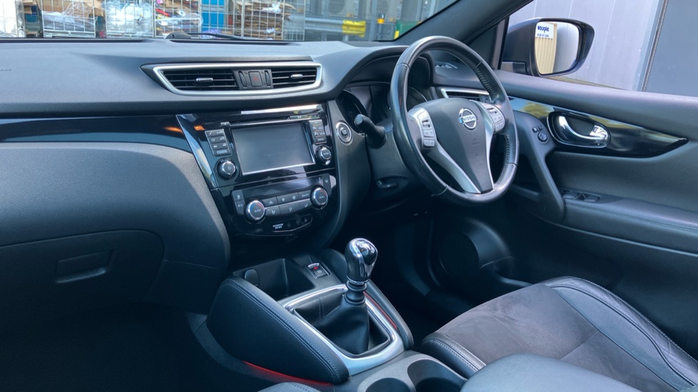 Nissan Qashqai 1.5 dCi N-Vision 5dr Diesel Hatchback - Image 9
