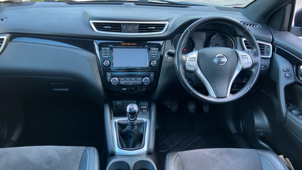 Nissan Qashqai 1.5 dCi N-Vision 5dr Diesel Hatchback - Image 10