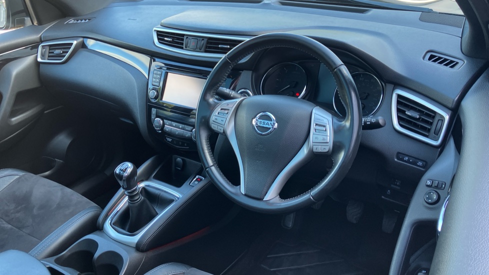 Nissan Qashqai 1.5 dCi N-Vision 5dr Diesel Hatchback - Image 11