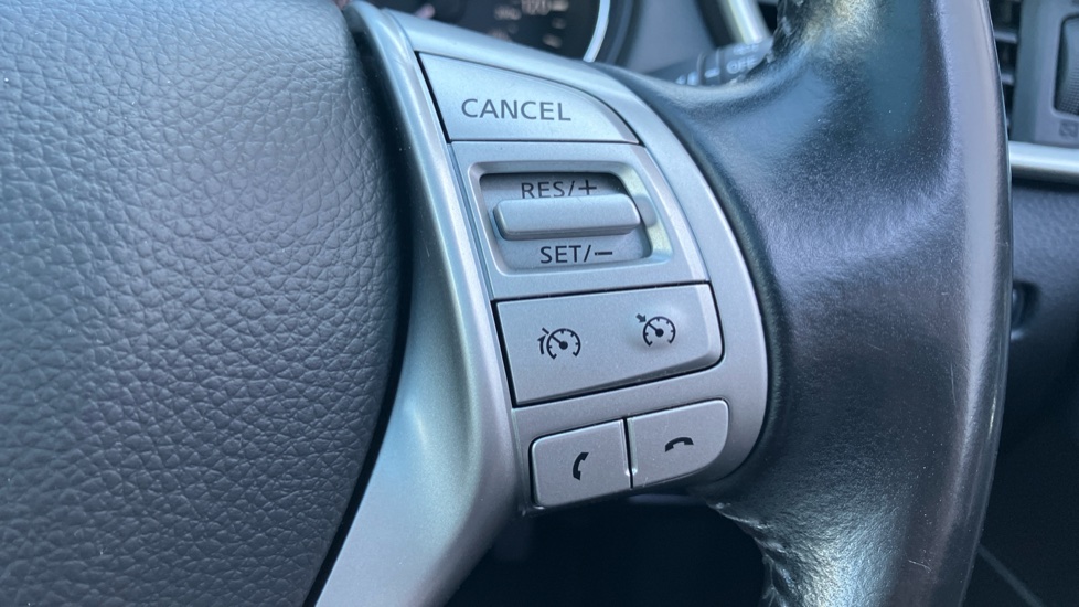 Nissan Qashqai 1.5 dCi N-Vision 5dr Diesel Hatchback - Image 31
