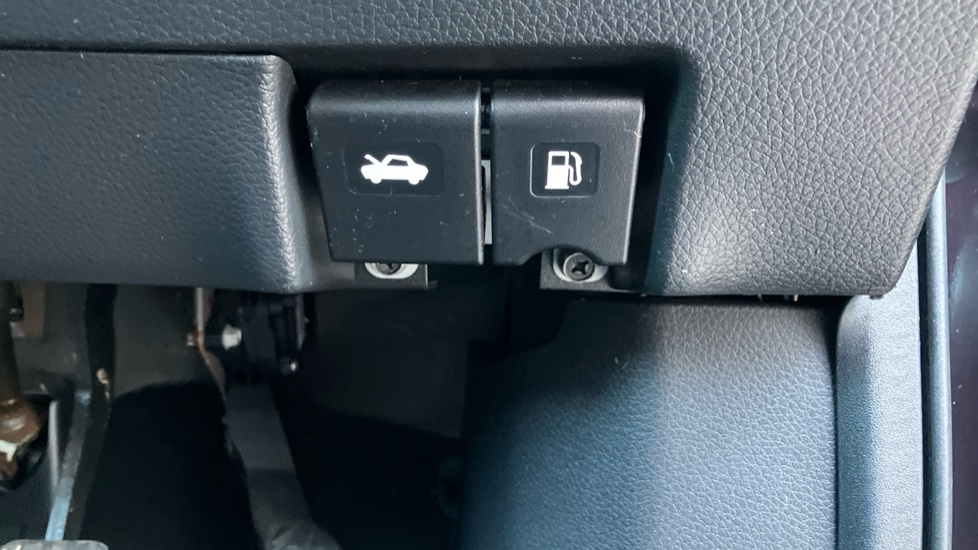 Nissan Qashqai 1.5 dCi N-Vision 5dr Diesel Hatchback - Image 39