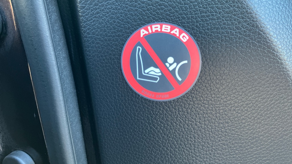 Nissan Qashqai 1.5 dCi N-Vision 5dr Diesel Hatchback - Image 56