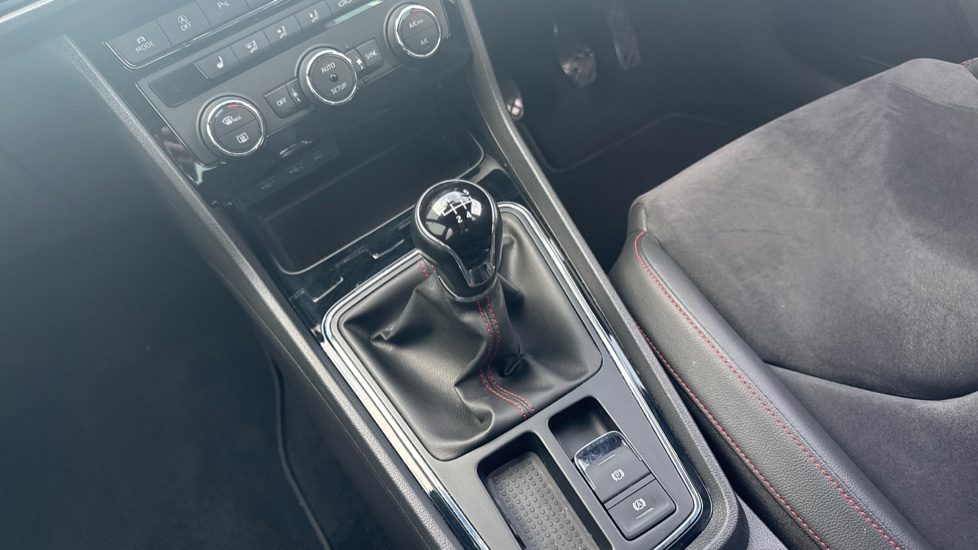 SEAT Leon 1.5 TSI EVO 150 FR Black Edition [EZ] 5dr Petrol Hatchback - Image 13