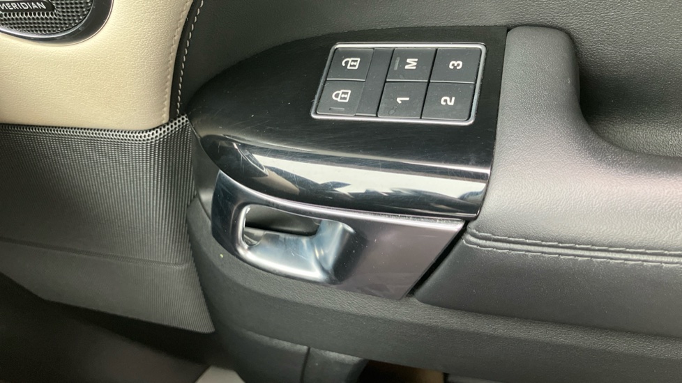 Land Rover Range Rover Sport 3.0 D300 HSE Silver 5dr Auto Diesel Estate - Image 39