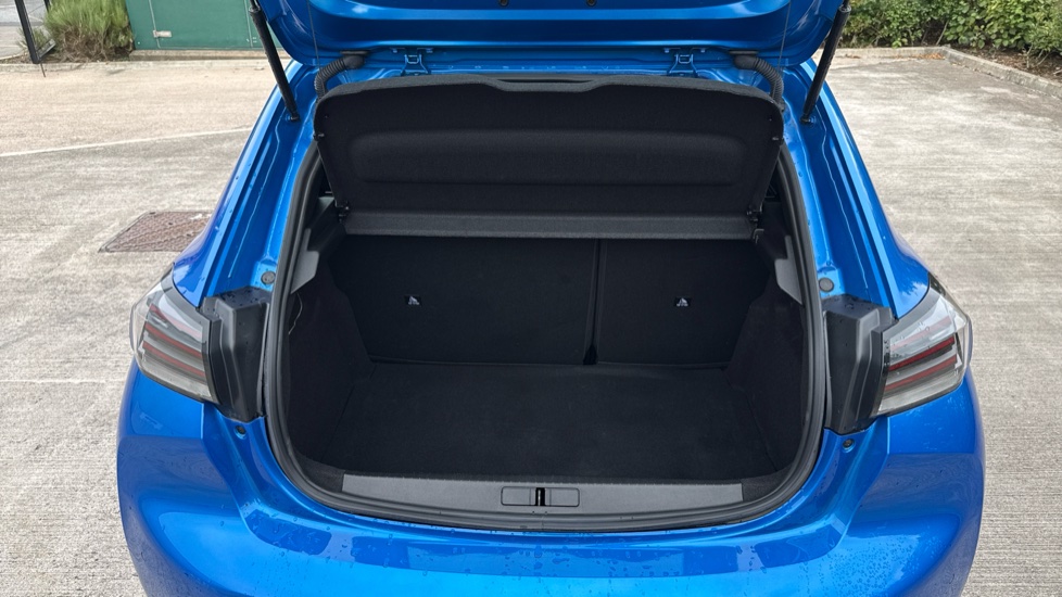 Peugeot 208 1.2 PureTech Active 5dr Petrol Hatchback - Image 4
