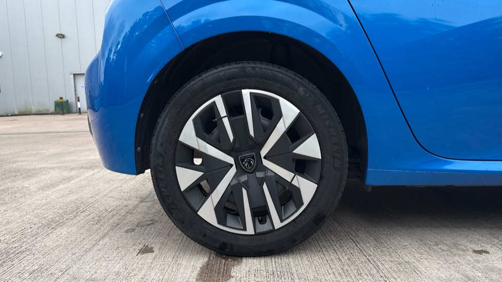 Peugeot 208 1.2 PureTech Active 5dr Petrol Hatchback - Image 7