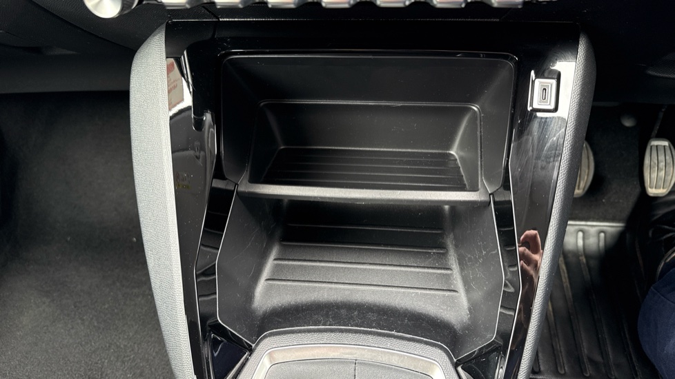 Peugeot 208 1.2 PureTech Active 5dr Petrol Hatchback - Image 24