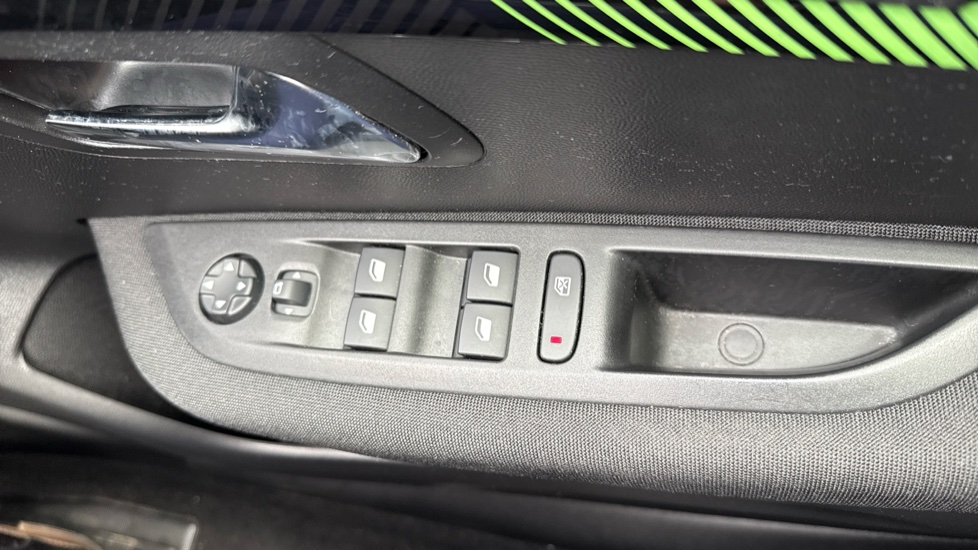 Peugeot 208 1.2 PureTech Active 5dr Petrol Hatchback - Image 32