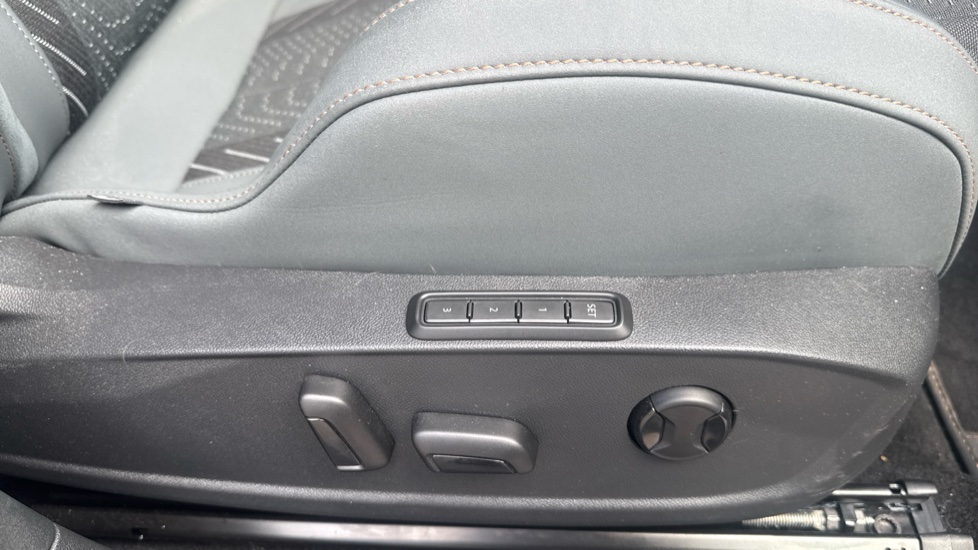 CUPRA Born 240kW e-Boost VZ 79kWh 5dr Auto Electric Hatchback - Image 31