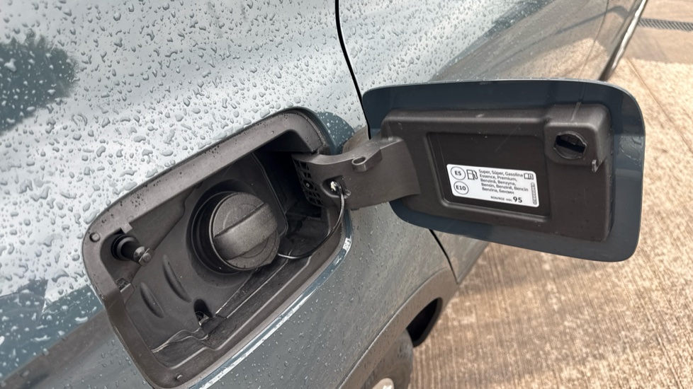 SEAT Arona 1.0 TSI 115 FR First Edition 5dr DSG Petrol Hatchback - Image 25