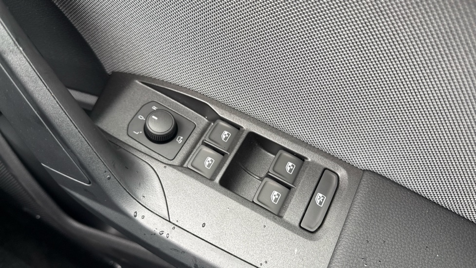 SEAT Arona 1.0 TSI 115 FR First Edition 5dr DSG Petrol Hatchback - Image 30