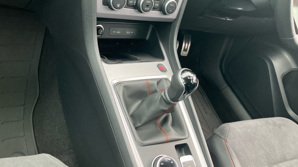 SEAT Ateca 1.5 TSI EVO FR 5dr Petrol Estate - Image 13