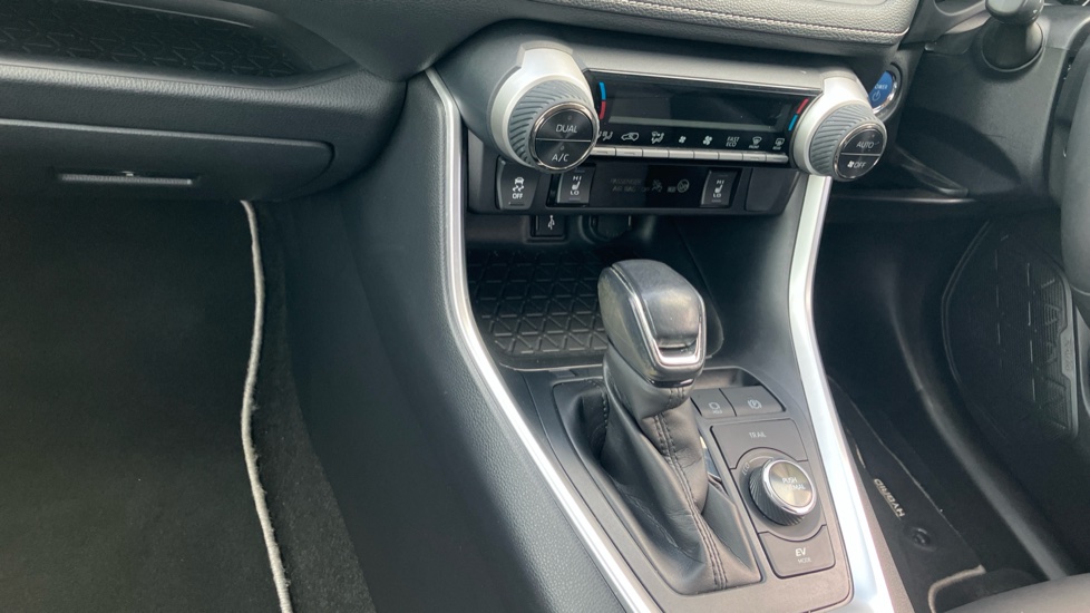Toyota RAV4 2.5 VVT-i Hybrid Excel 5dr CVT Hybrid Estate - Image 13