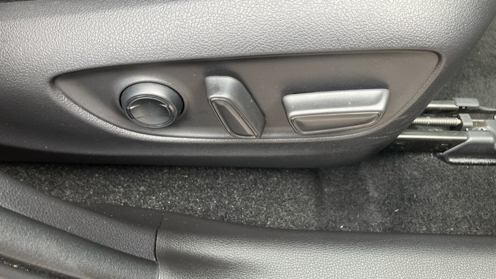 Toyota RAV4 2.5 VVT-i Hybrid Excel 5dr CVT Hybrid Estate - Image 42