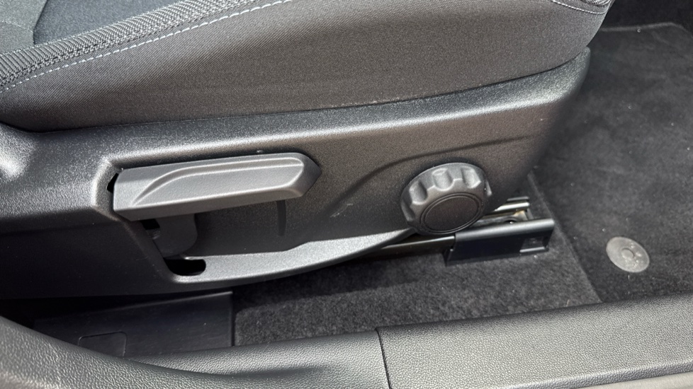 Ford Focus 1.5 EcoBlue Active 5dr Auto Diesel Hatchback - Image 35