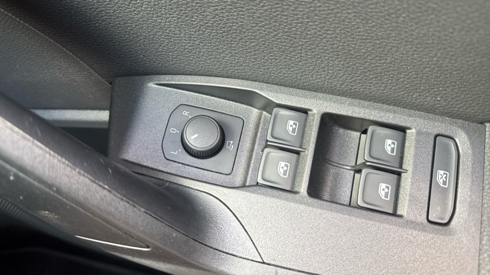 SEAT Arona 1.0 TSI 110 FR Sport 5dr DSG Petrol Hatchback - Image 24