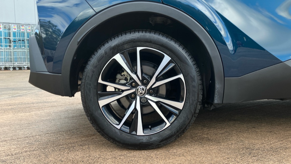 Toyota C-HR 1.8 Hybrid Design 5dr CVT Hybrid Hatchback - Image 7
