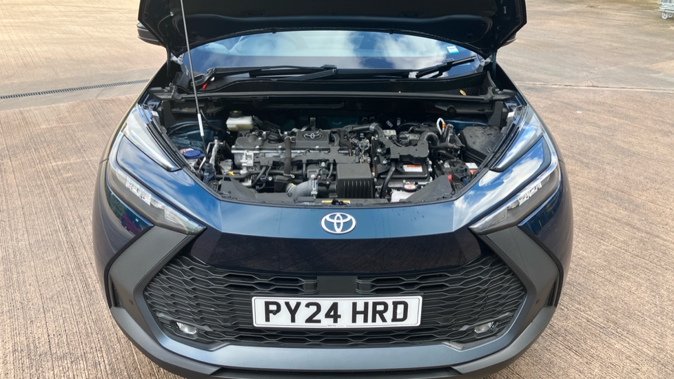 Toyota C-HR 1.8 Hybrid Design 5dr CVT Hybrid Hatchback - Image 8