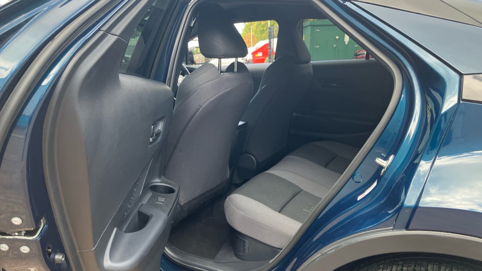Toyota C-HR 1.8 Hybrid Design 5dr CVT Hybrid Hatchback - Image 16