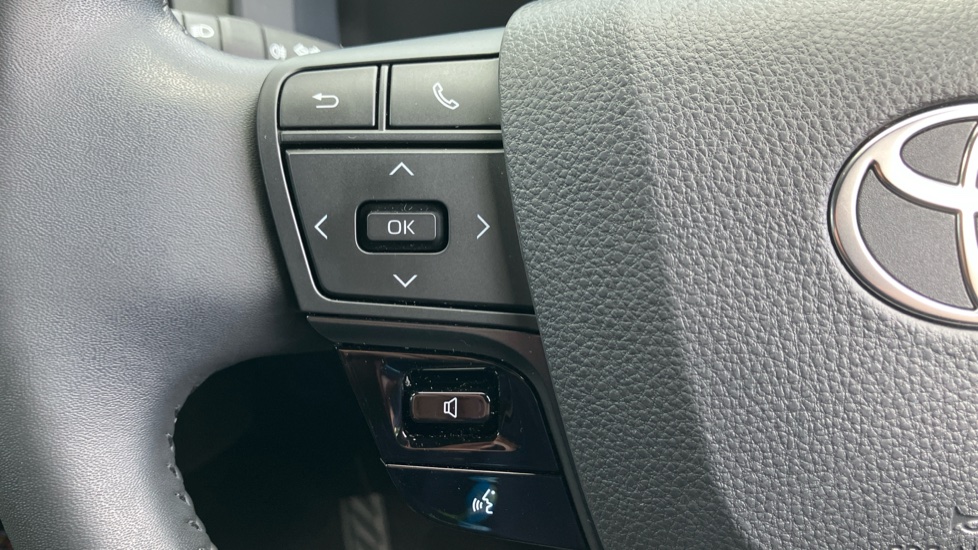 Toyota C-HR 1.8 Hybrid Design 5dr CVT Hybrid Hatchback - Image 29