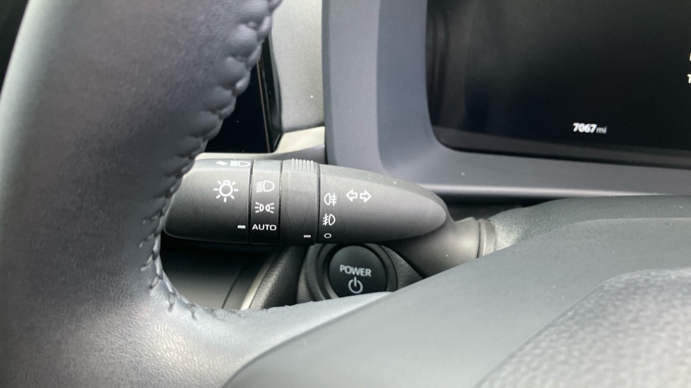 Toyota C-HR 1.8 Hybrid Design 5dr CVT Hybrid Hatchback - Image 31