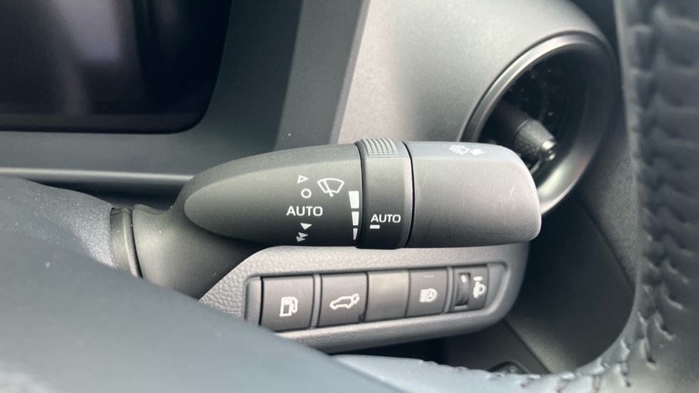 Toyota C-HR 1.8 Hybrid Design 5dr CVT Hybrid Hatchback - Image 32