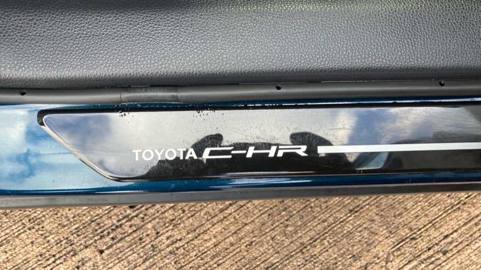 Toyota C-HR 1.8 Hybrid Design 5dr CVT Hybrid Hatchback - Image 36