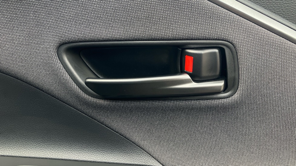 Toyota C-HR 1.8 Hybrid Design 5dr CVT Hybrid Hatchback - Image 37
