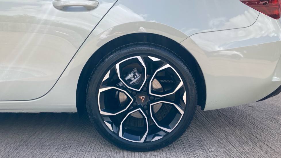CUPRA Leon 1.5 eTSI 150 V2 5dr DSG [18Inch  alloy] Petrol Estate - Image 7