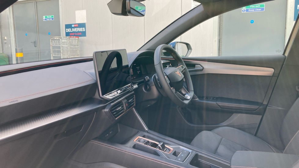 CUPRA Leon 1.5 eTSI 150 V2 5dr DSG [18Inch  alloy] Petrol Estate - Image 9