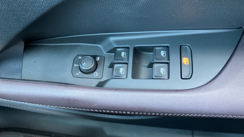 CUPRA Terramar 1.5 eHybrid 272 VZ2 5dr DSG Hatchback - Image 35