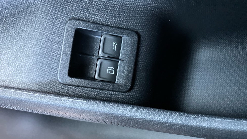 CUPRA Terramar 1.5 eHybrid 272 VZ2 5dr DSG Hatchback - Image 36
