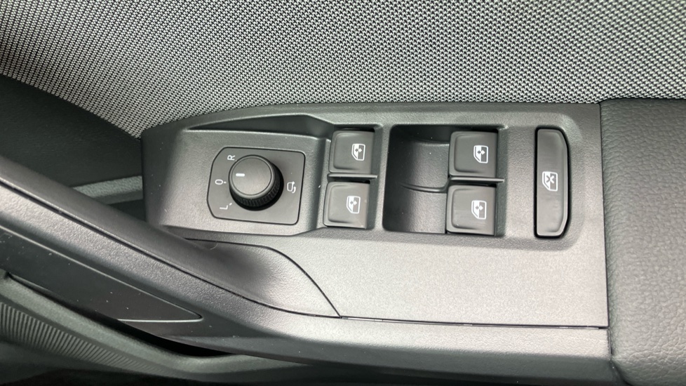 SEAT Arona 1.0 TSI 115 FR 5dr Petrol Hatchback - Image 36