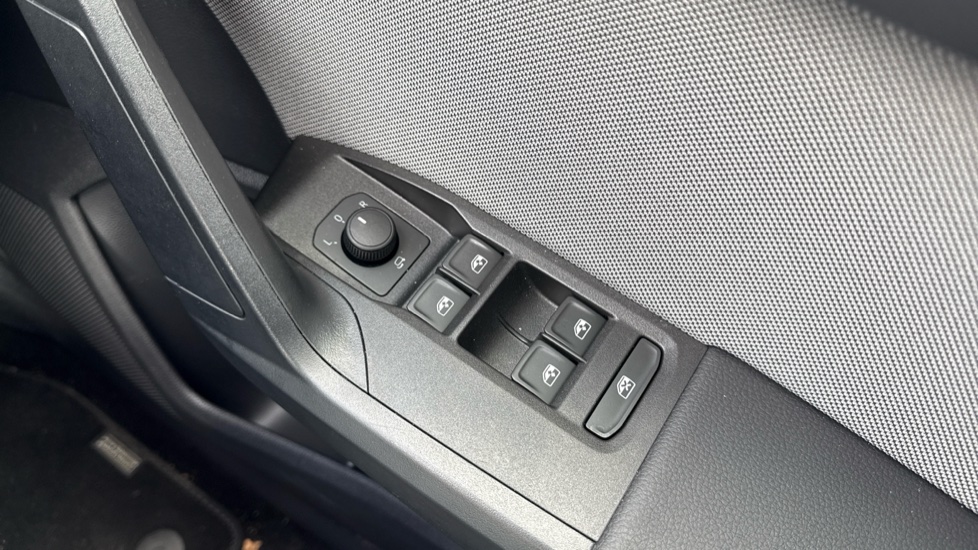 SEAT Arona 1.0 TSI 115 FR First Edition 5dr DSG Petrol Hatchback - Image 21