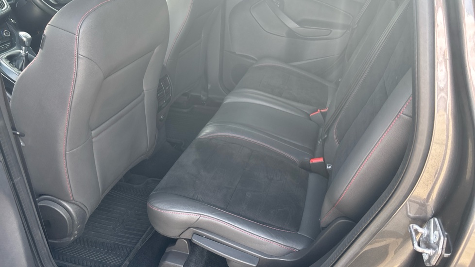 Ford Kuga 1.5 TDCi ST-Line 5dr 2WD Diesel Estate - Image 16