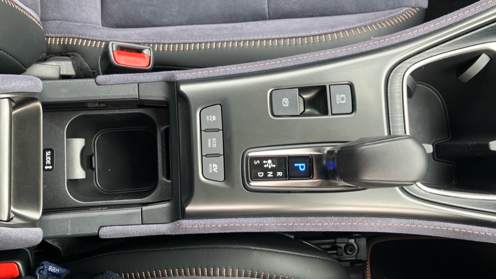 Lexus LBX 1.5 Takumi 5dr E-CVT Hybrid Hatchback - Image 24