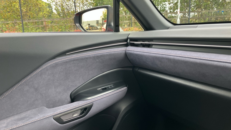 Lexus LBX 1.5 Takumi 5dr E-CVT Hybrid Hatchback - Image 33
