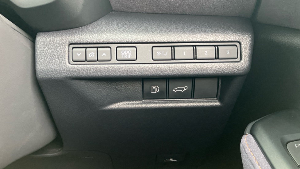 Lexus LBX 1.5 Takumi 5dr E-CVT Hybrid Hatchback - Image 39