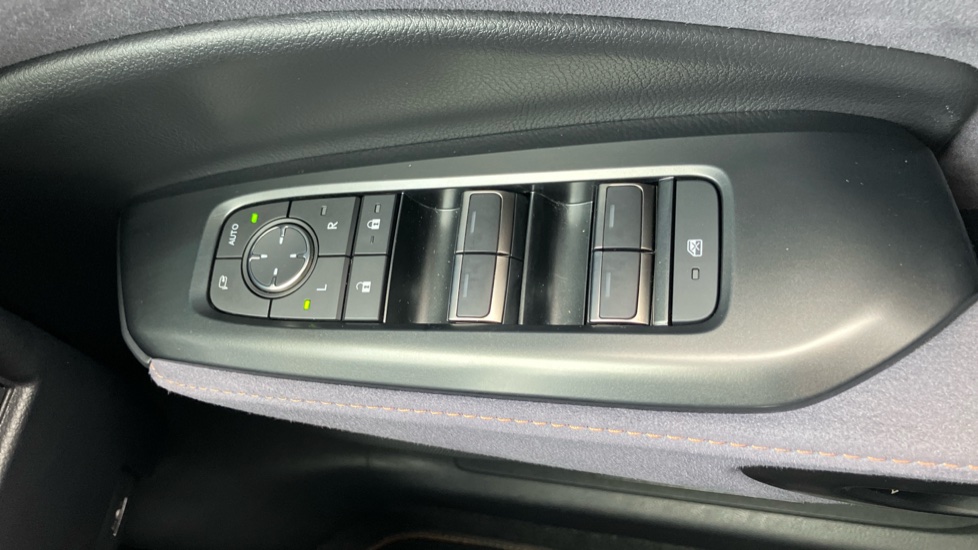 Lexus LBX 1.5 Takumi 5dr E-CVT Hybrid Hatchback - Image 40