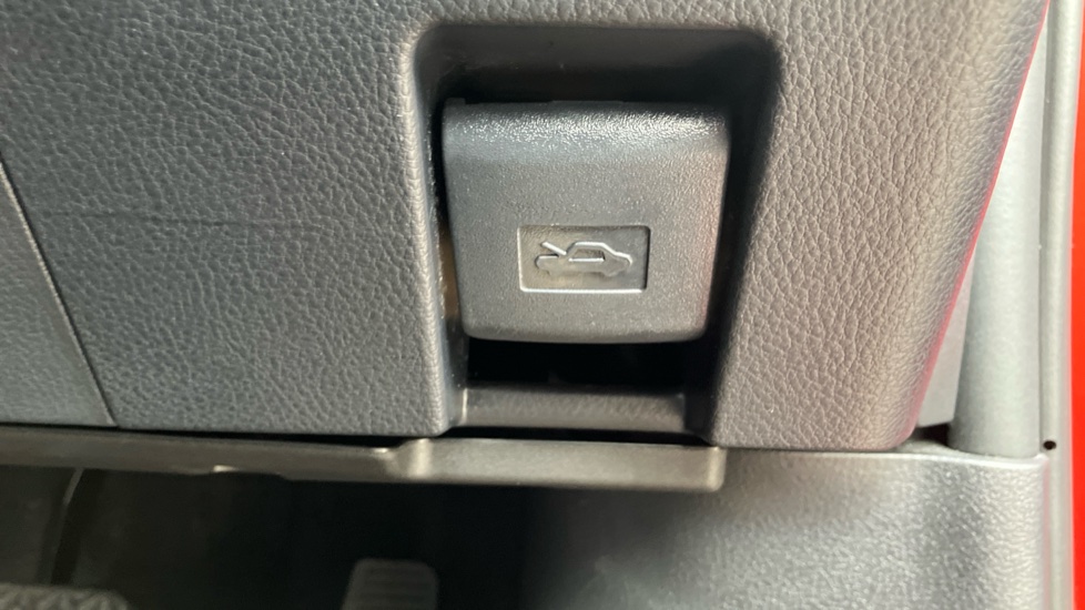 Lexus LBX 1.5 Takumi 5dr E-CVT Hybrid Hatchback - Image 43