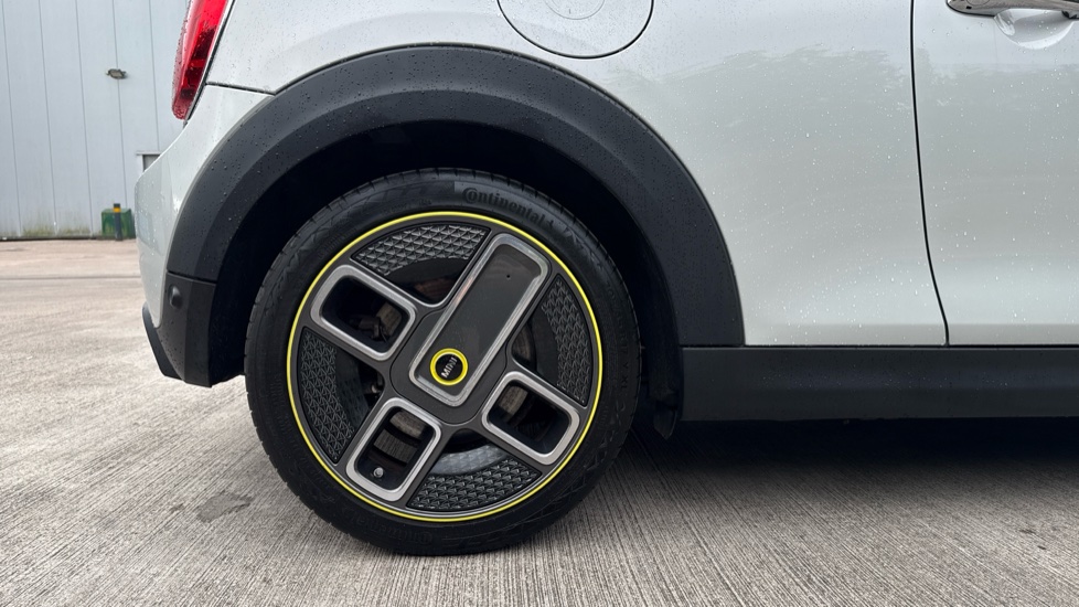 MINI Hatchback 135kW Cooper S Level 2 33kWh 3dr Auto Electric Hatchback - Image 7