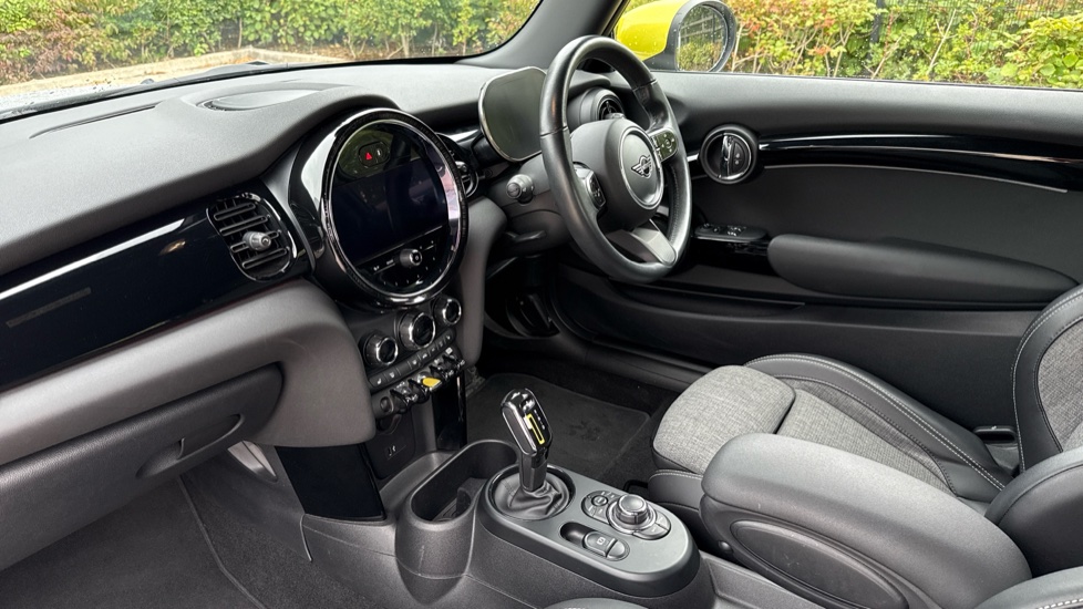 MINI Hatchback 135kW Cooper S Level 2 33kWh 3dr Auto Electric Hatchback - Image 9