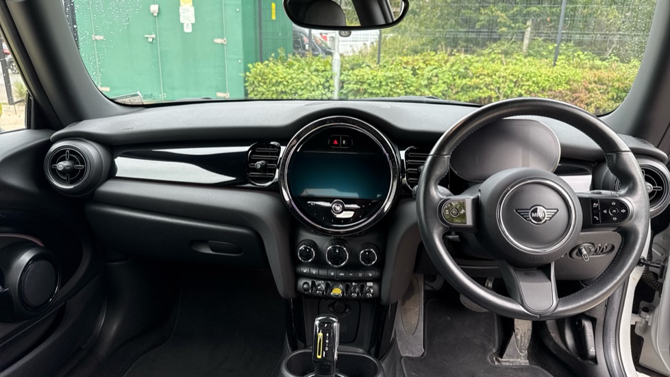 MINI Hatchback 135kW Cooper S Level 2 33kWh 3dr Auto Electric Hatchback - Image 10
