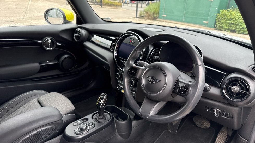 MINI Hatchback 135kW Cooper S Level 2 33kWh 3dr Auto Electric Hatchback - Image 11
