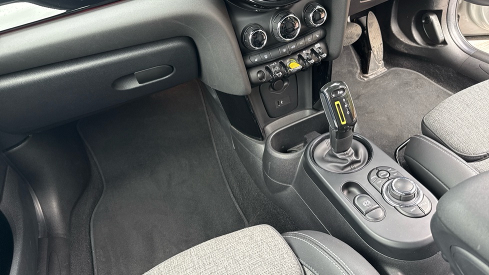 MINI Hatchback 135kW Cooper S Level 2 33kWh 3dr Auto Electric Hatchback - Image 13