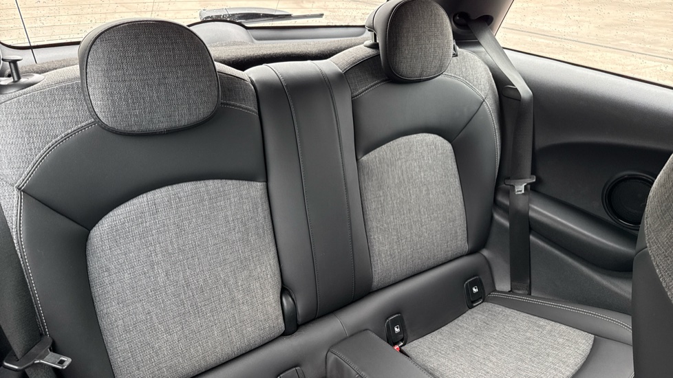 MINI Hatchback 135kW Cooper S Level 2 33kWh 3dr Auto Electric Hatchback - Image 16