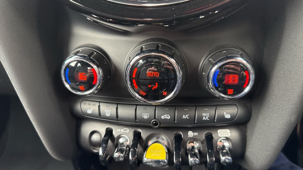 MINI Hatchback 135kW Cooper S Level 2 33kWh 3dr Auto Electric Hatchback - Image 23